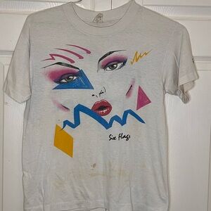 Graphic White T-Shirt with Colorful Design vintage 1980 six flags size M